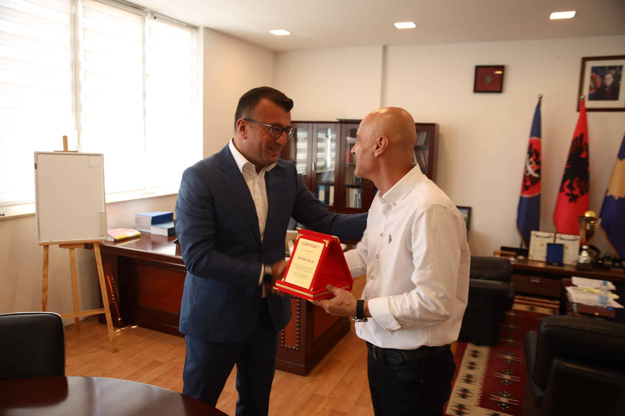 Kryetari Ilir F. Ferati priti në takim përfaqësuesit e Caritas-it